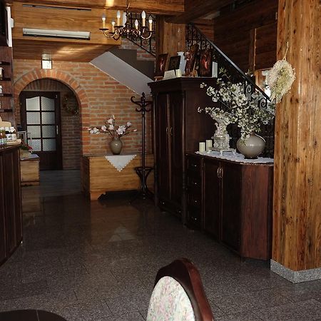 Gosciniec Dworski W Ropie - Pokoje Goscinne Ropa 外观 照片